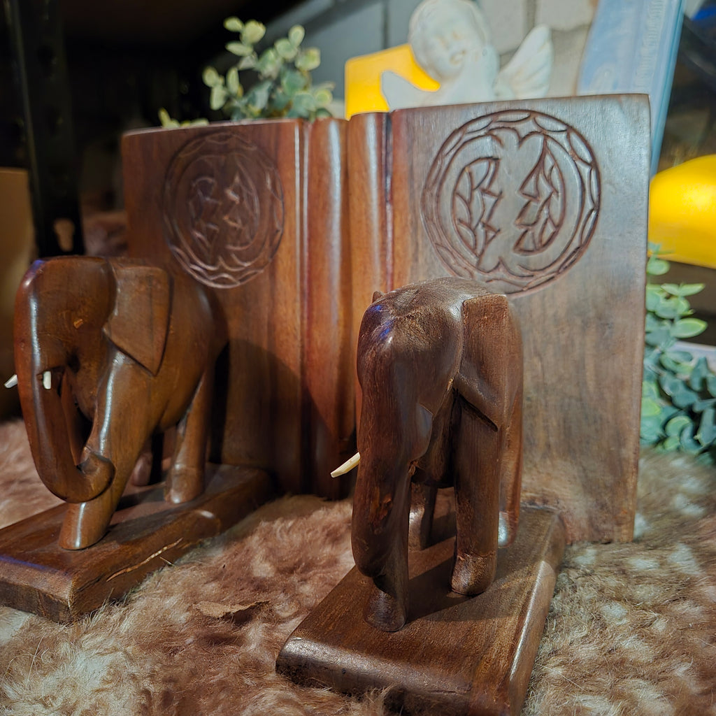 Houten boekensteunen olifant