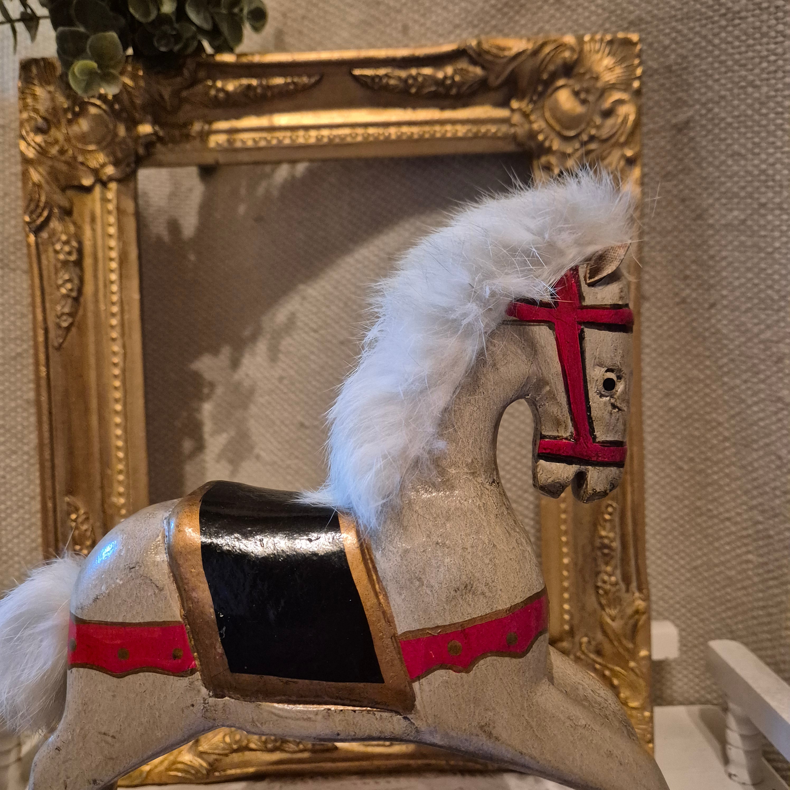 Vintage handgesneden hobbelpaard