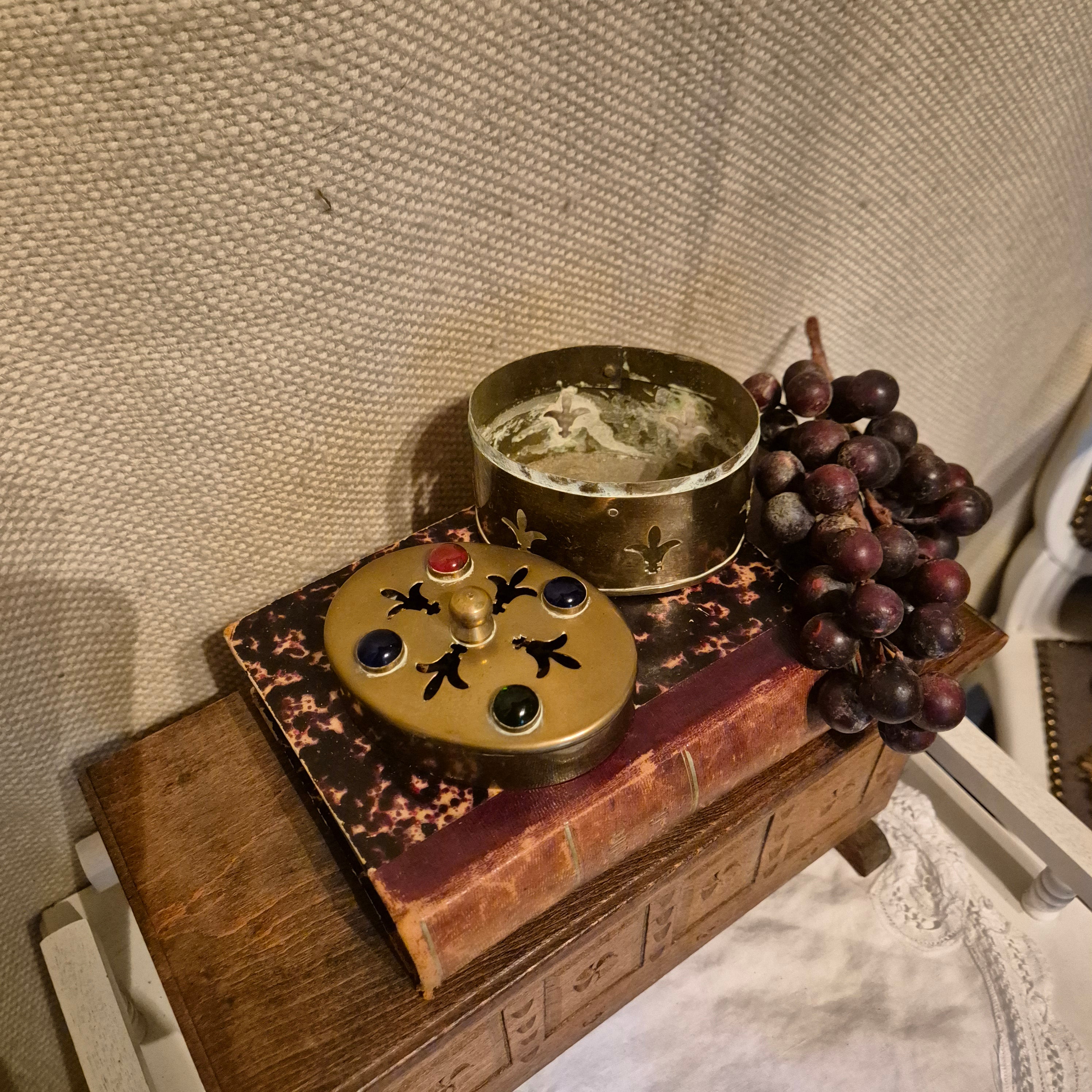 Vintage snuisterijen doosje of wierookbrander