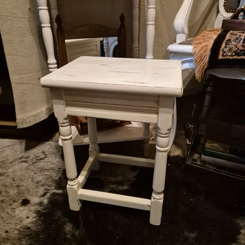 Brocante bijzettafeltje