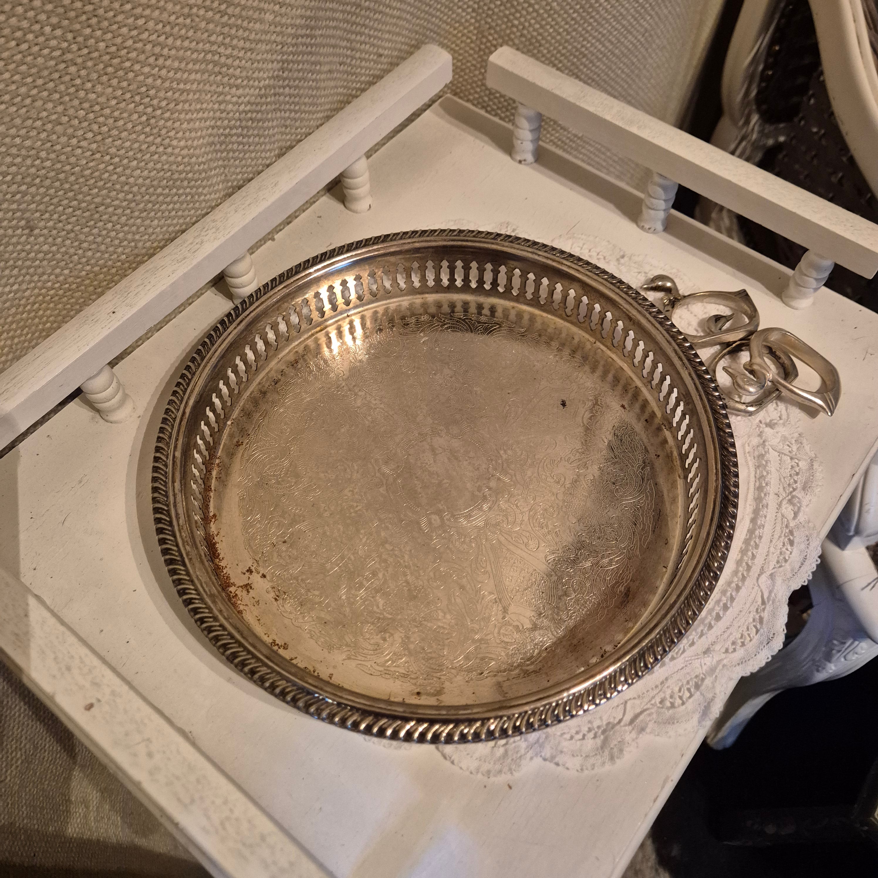 Zilverkleurig vintage dienblad