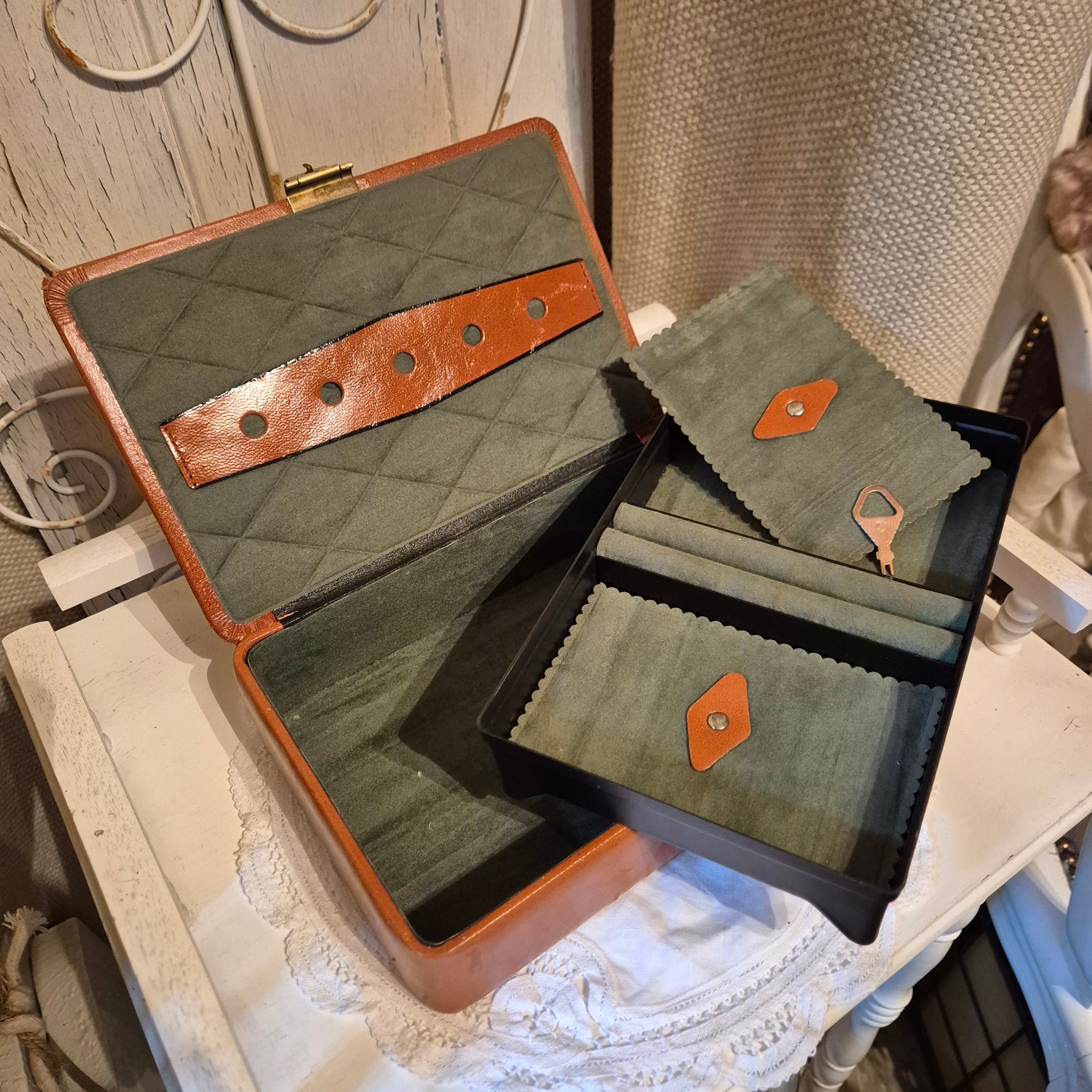Vintage lederen sieraden doosje