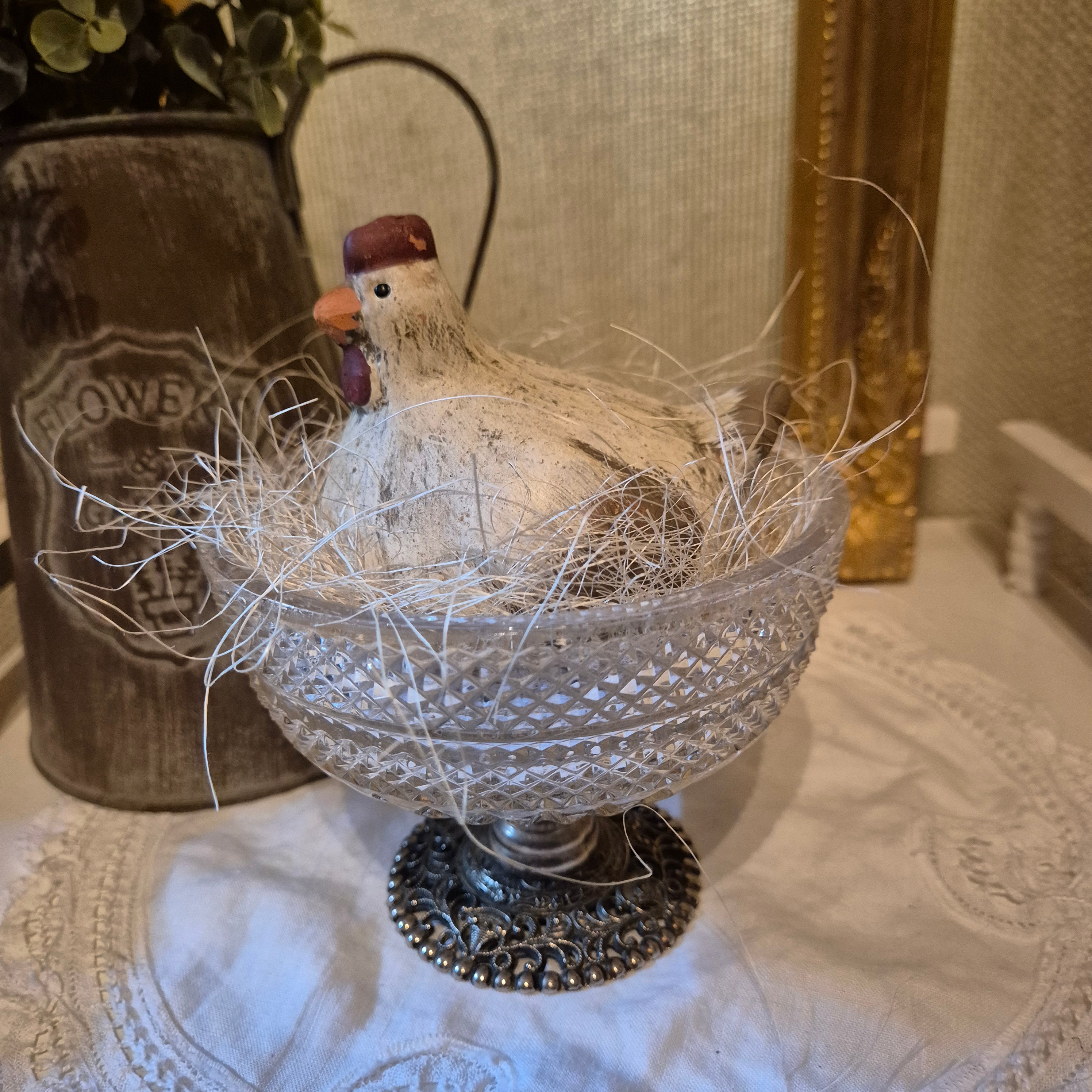 Brocante kip met schaaltje