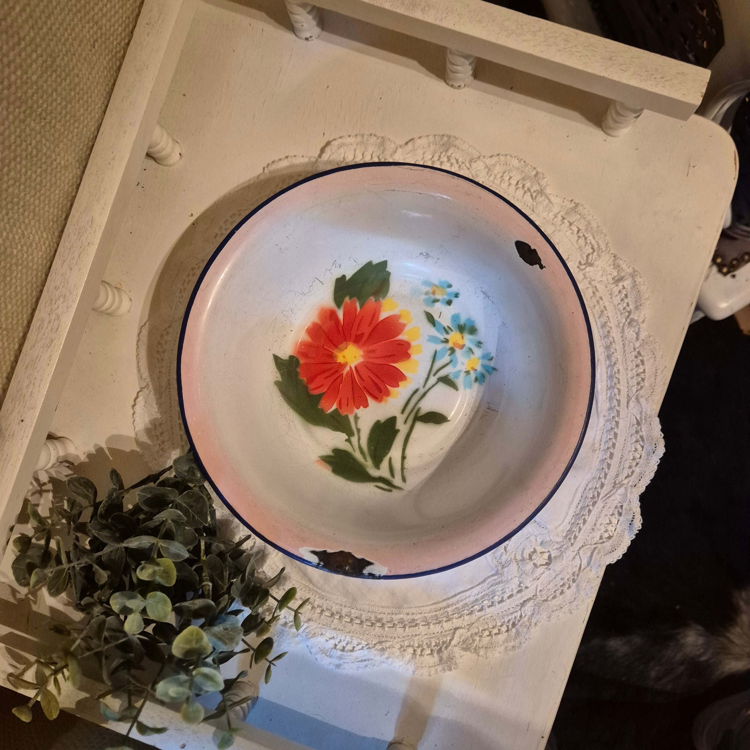 Vintage emaile kommetje