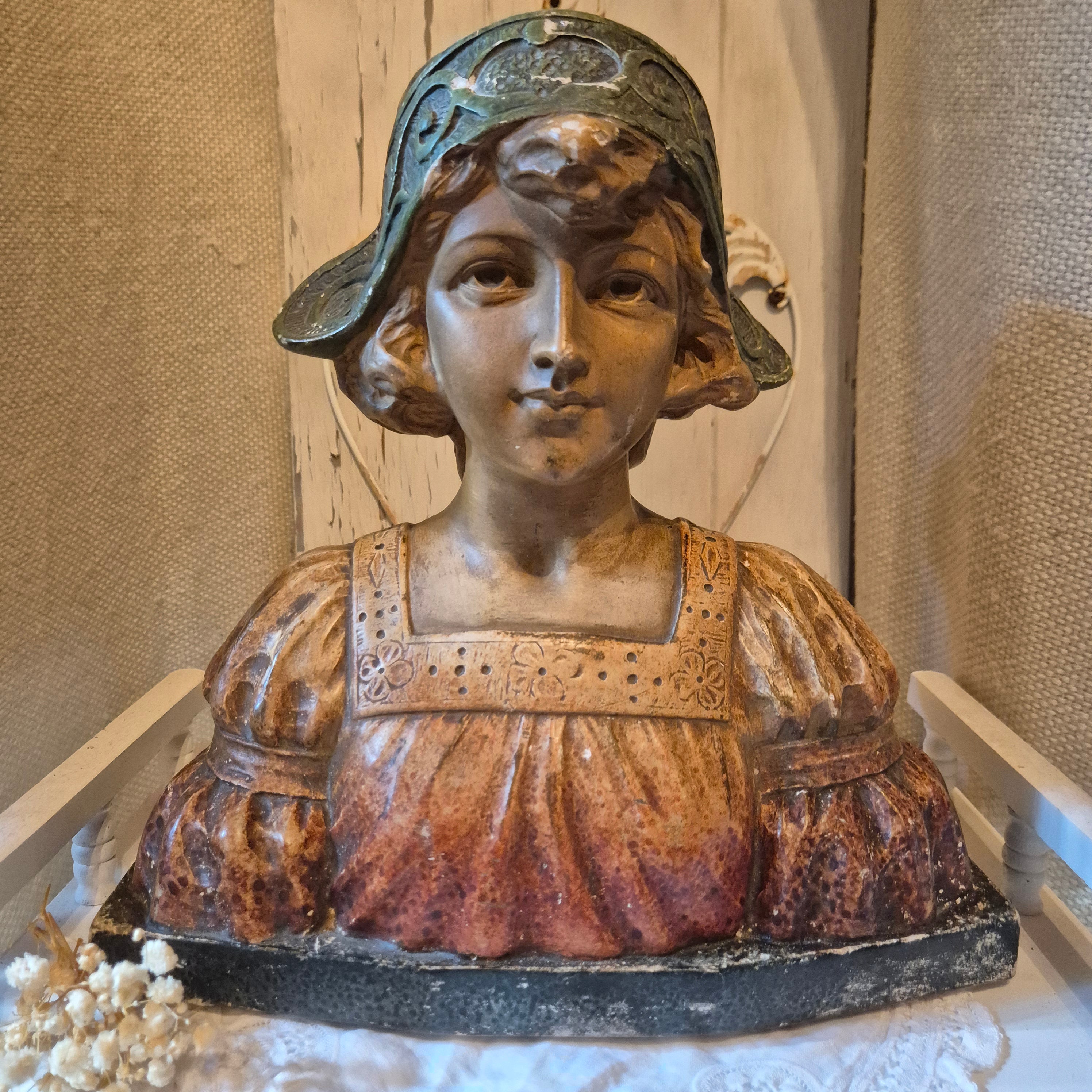 Vintage gipsen Buste vrouw met kapje