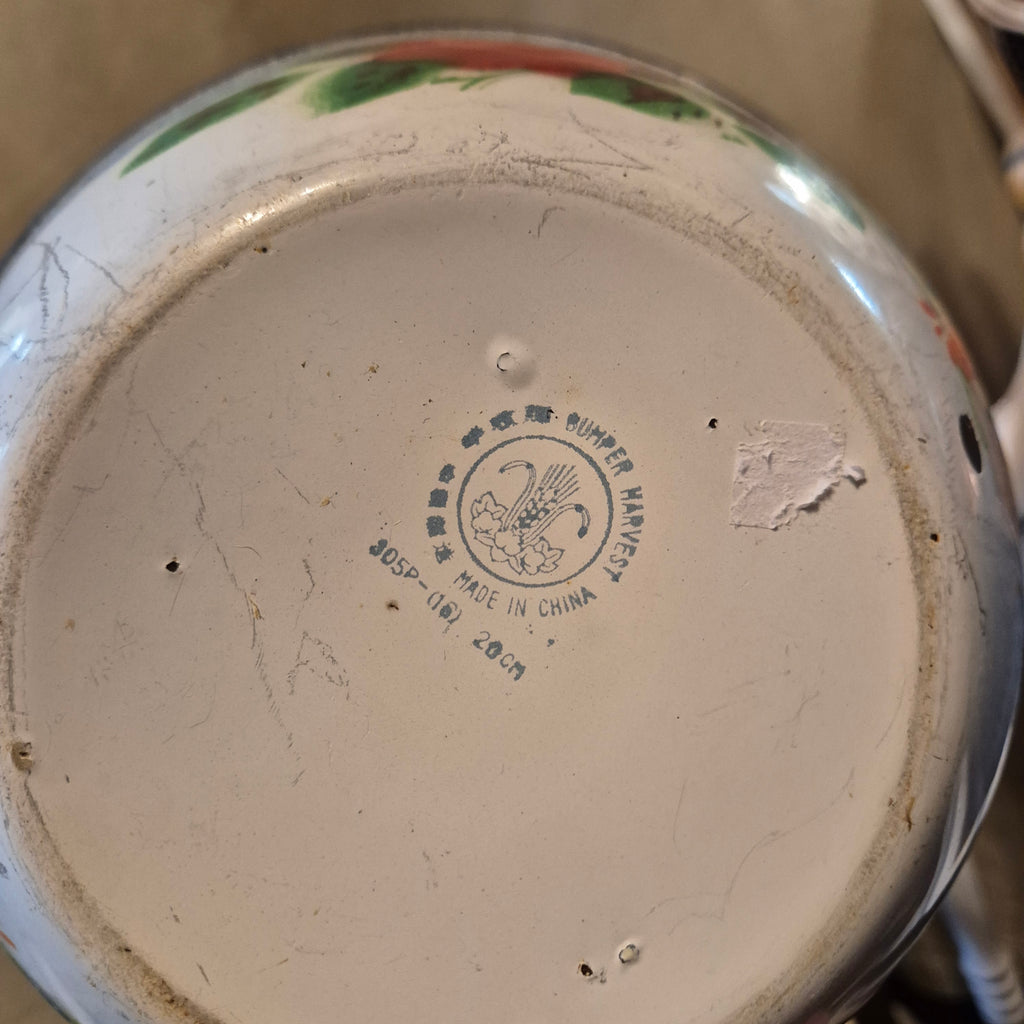 Set van twee vintage emaile mengkommen