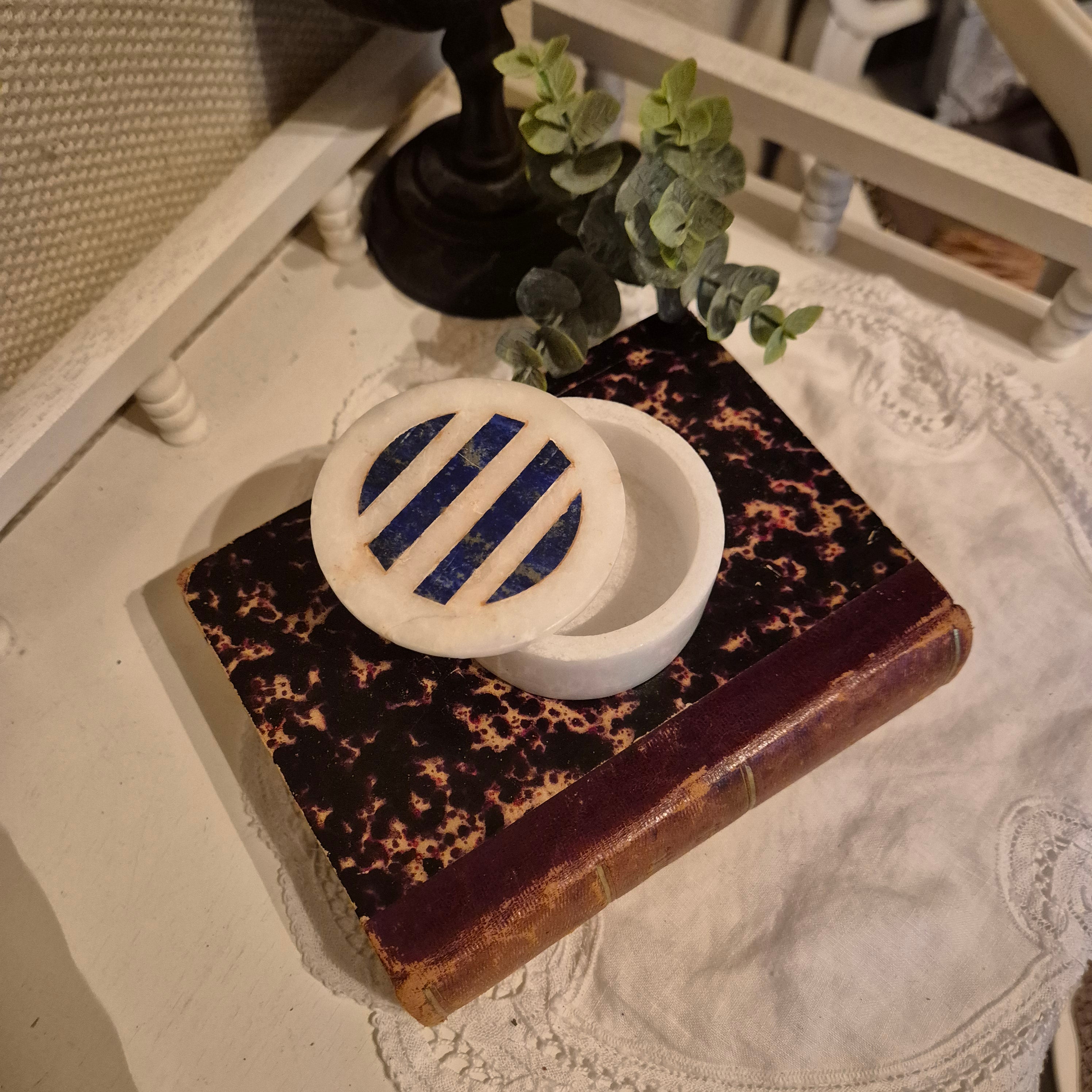 Vintage trinket box Onyx