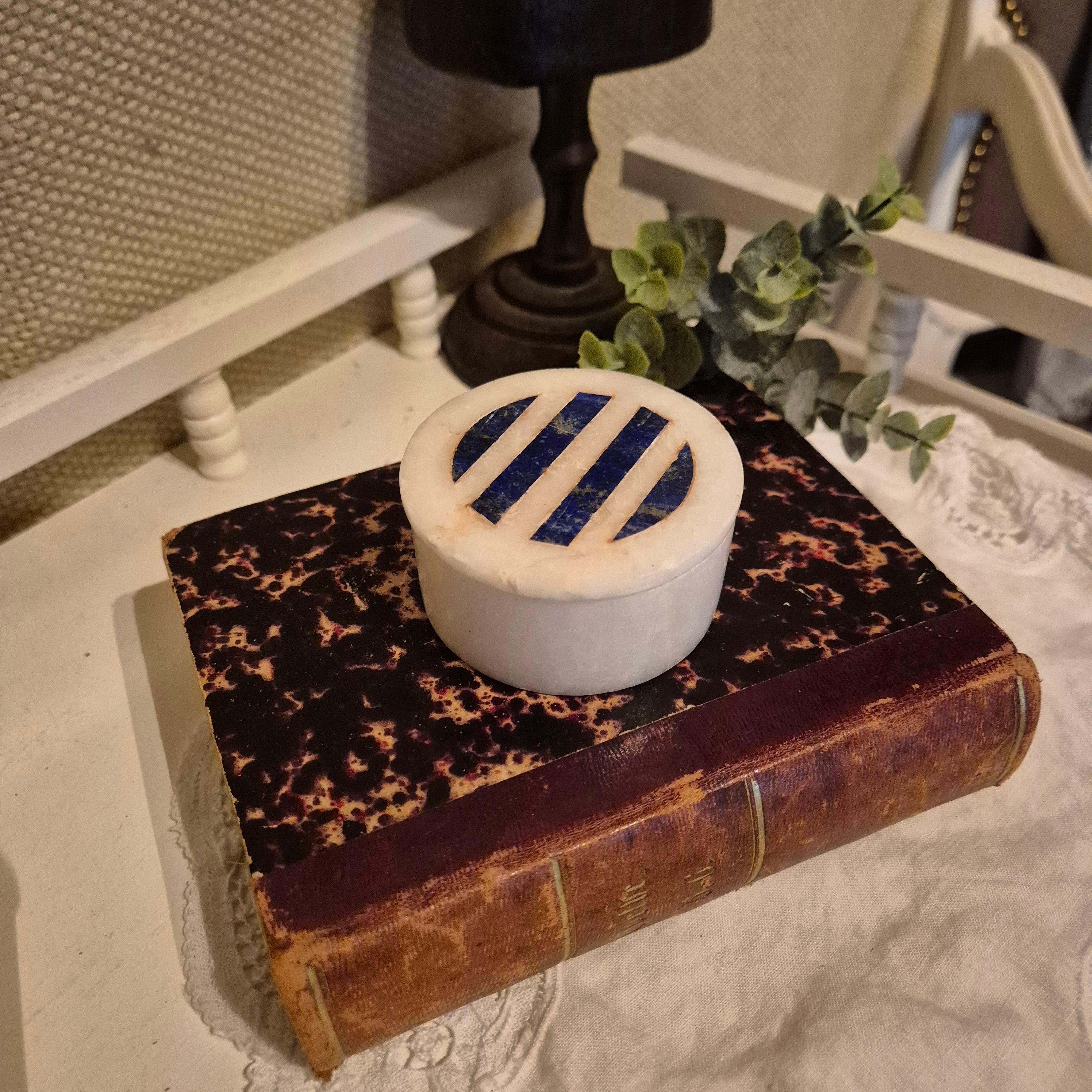 Vintage trinket box Onyx