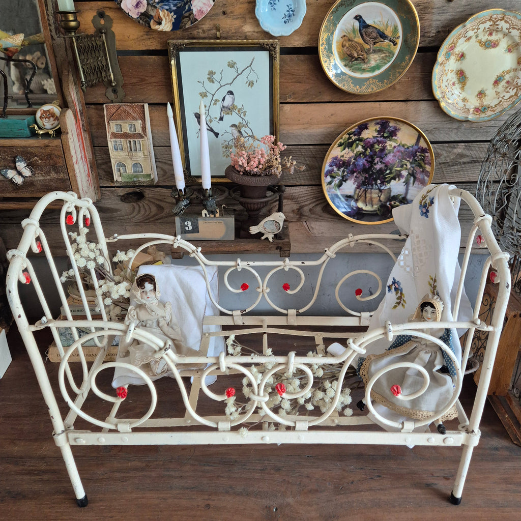 Antieke poppenbedje brocante