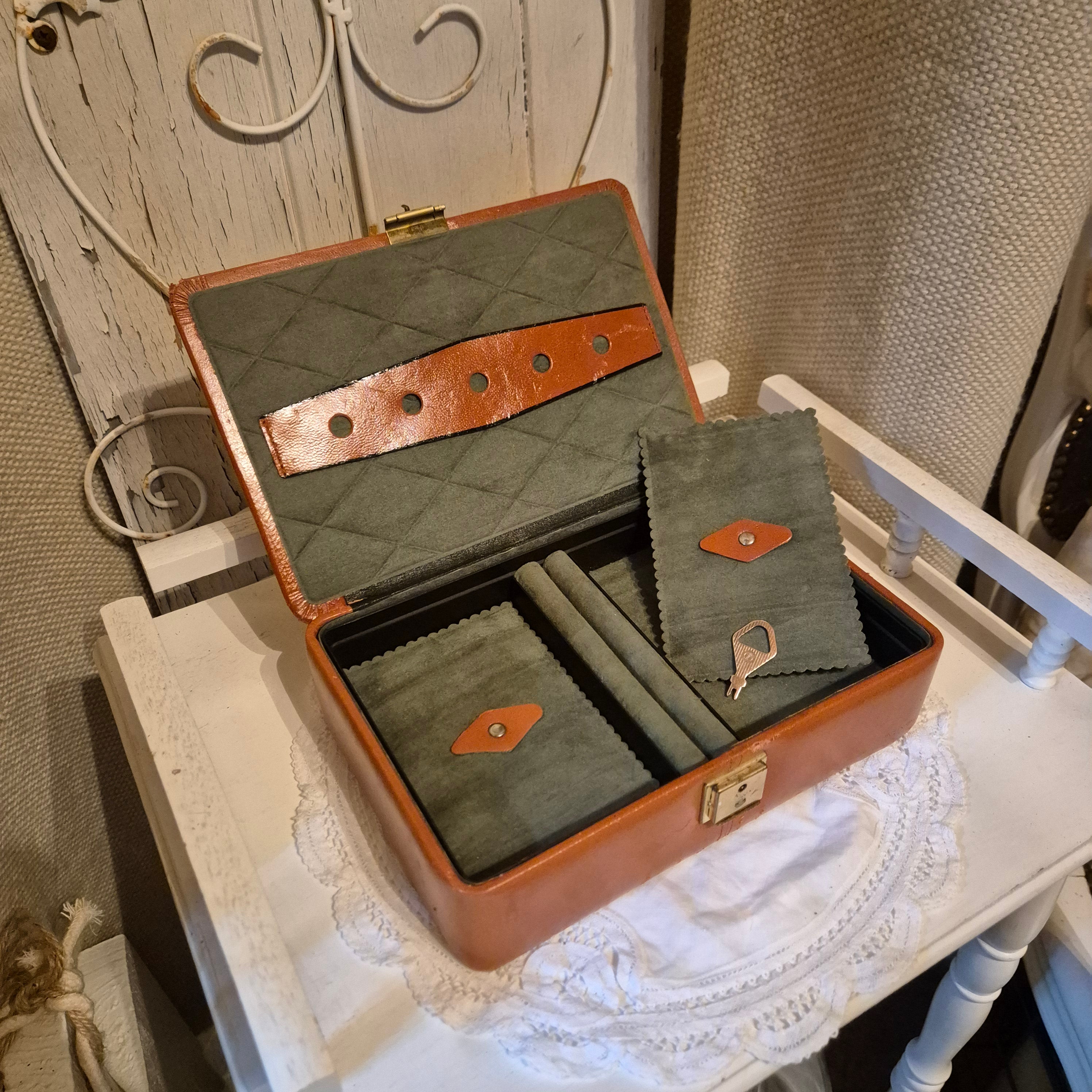 Vintage lederen sieraden doosje