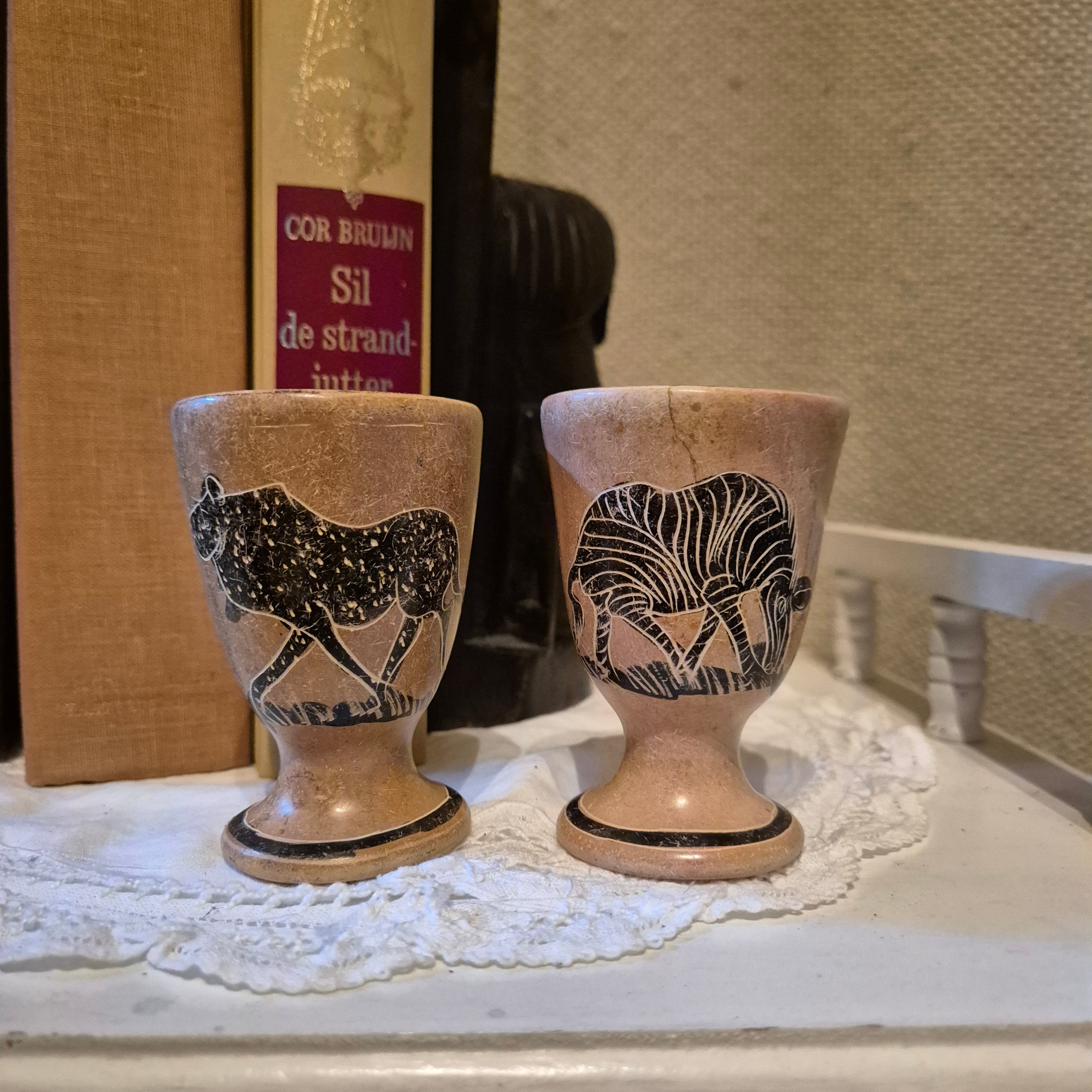 Vintage Afrikaanse speksteen eierdoppen