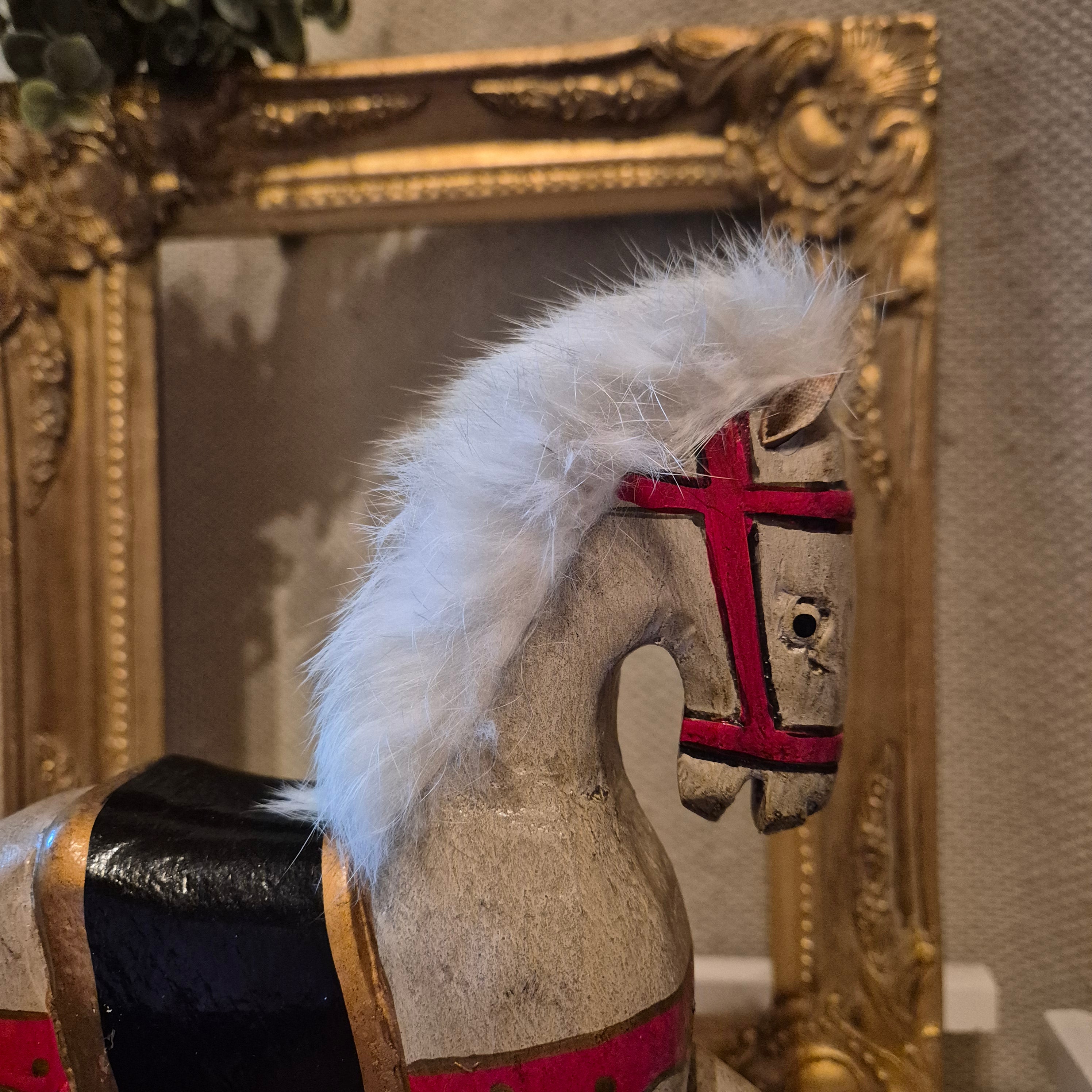 Vintage handgesneden hobbelpaard