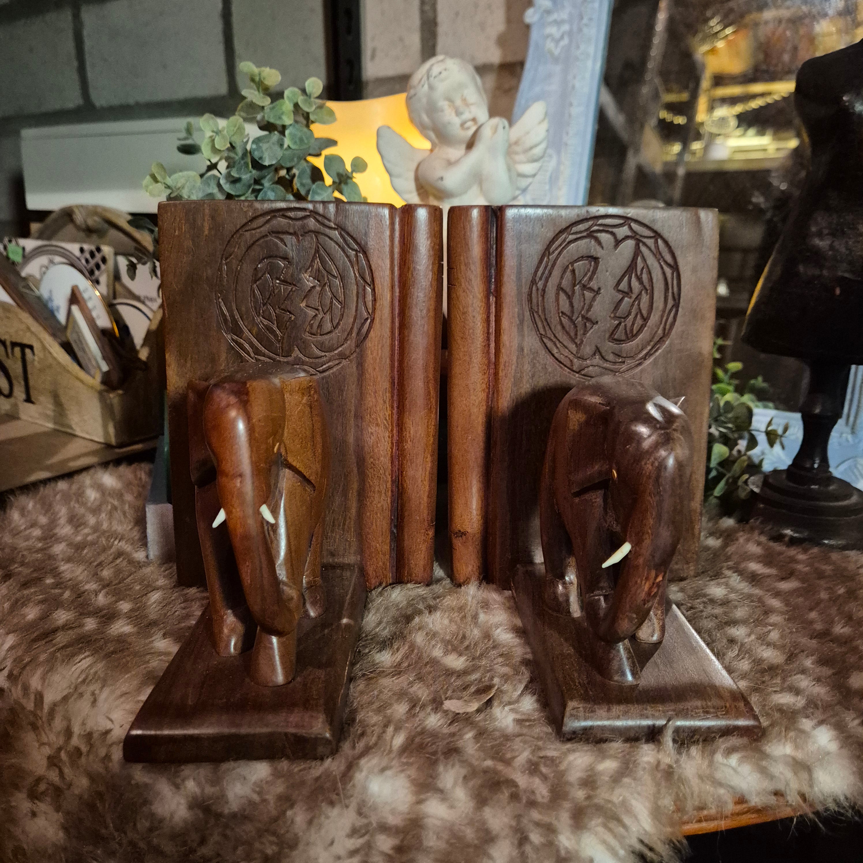 Houten boekensteunen olifant