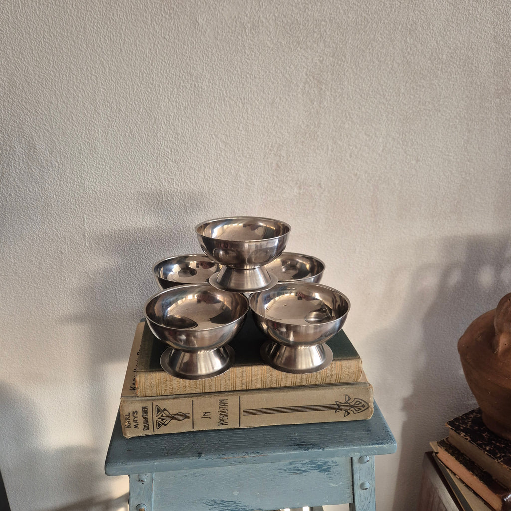 Vintage stainless steel ijscoupes