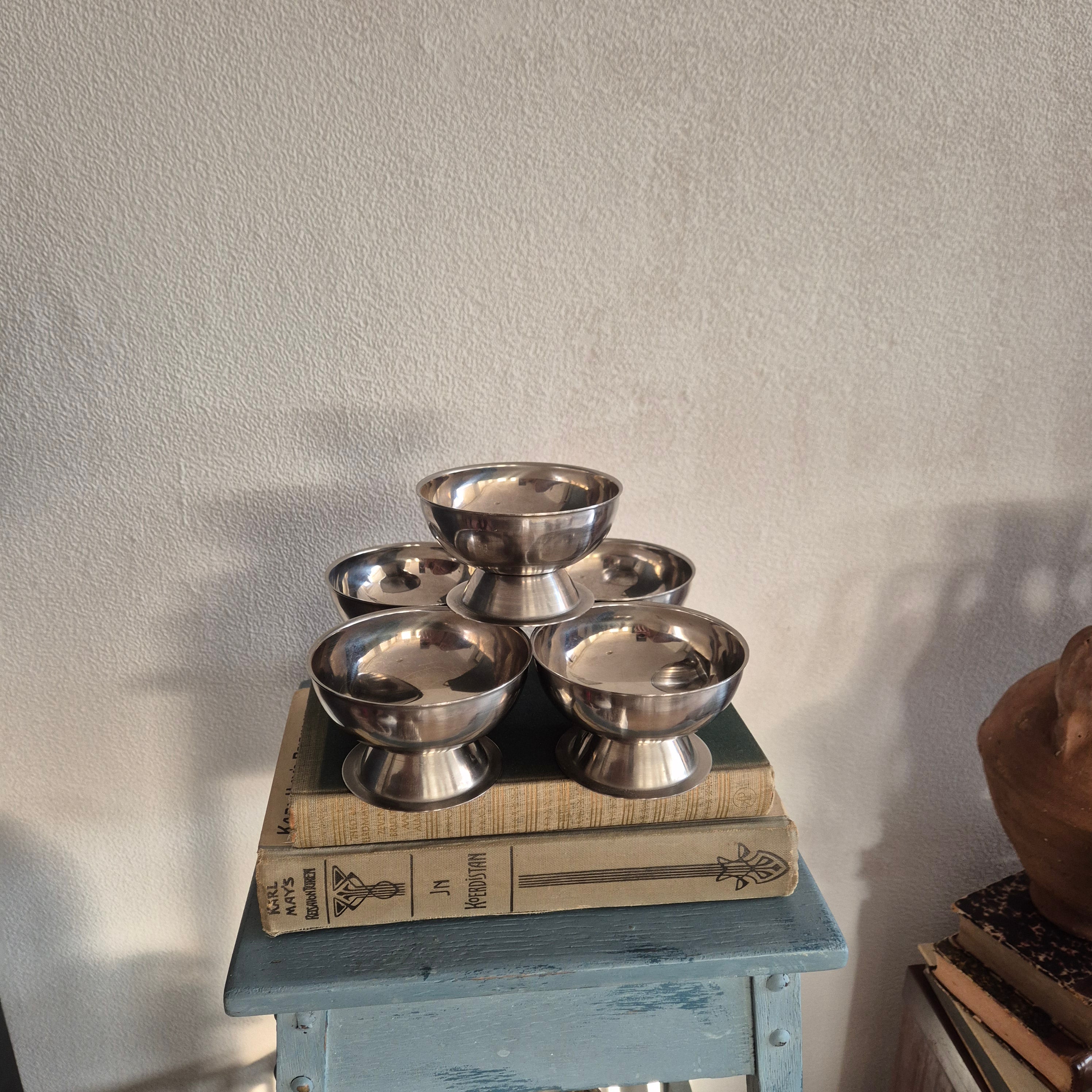 Vintage stainless steel ijscoupes