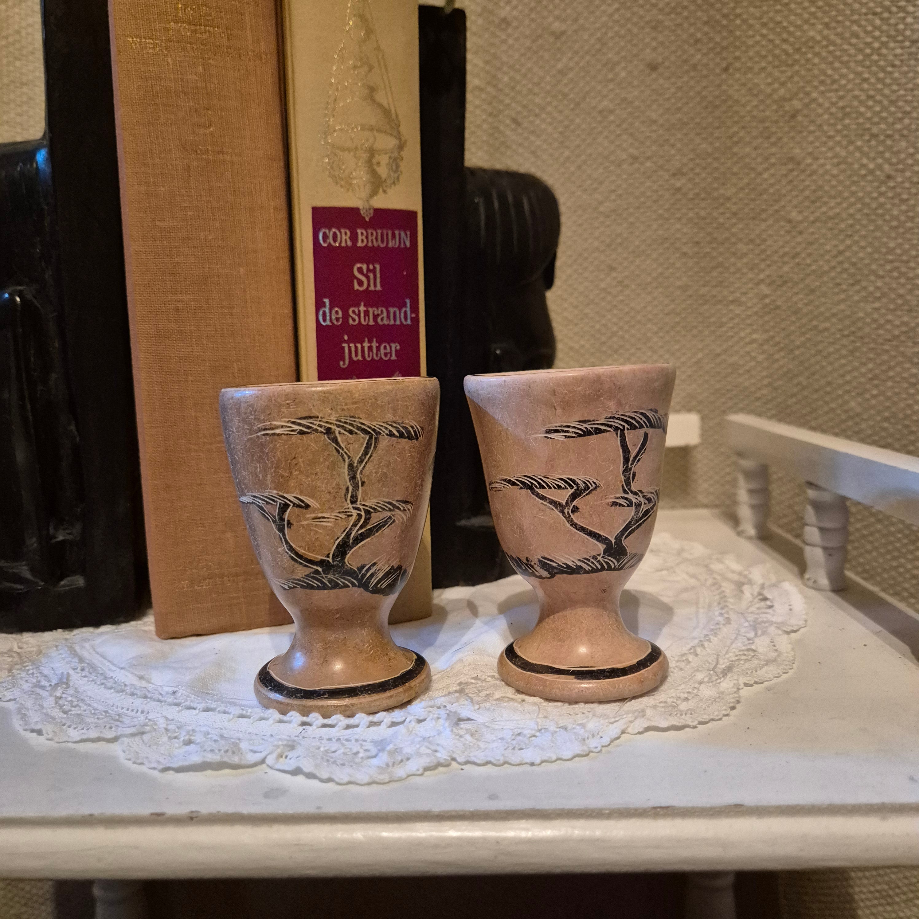 Vintage Afrikaanse speksteen eierdoppen