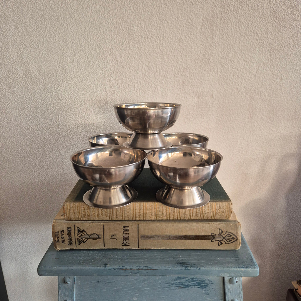 Vintage stainless steel ijscoupes