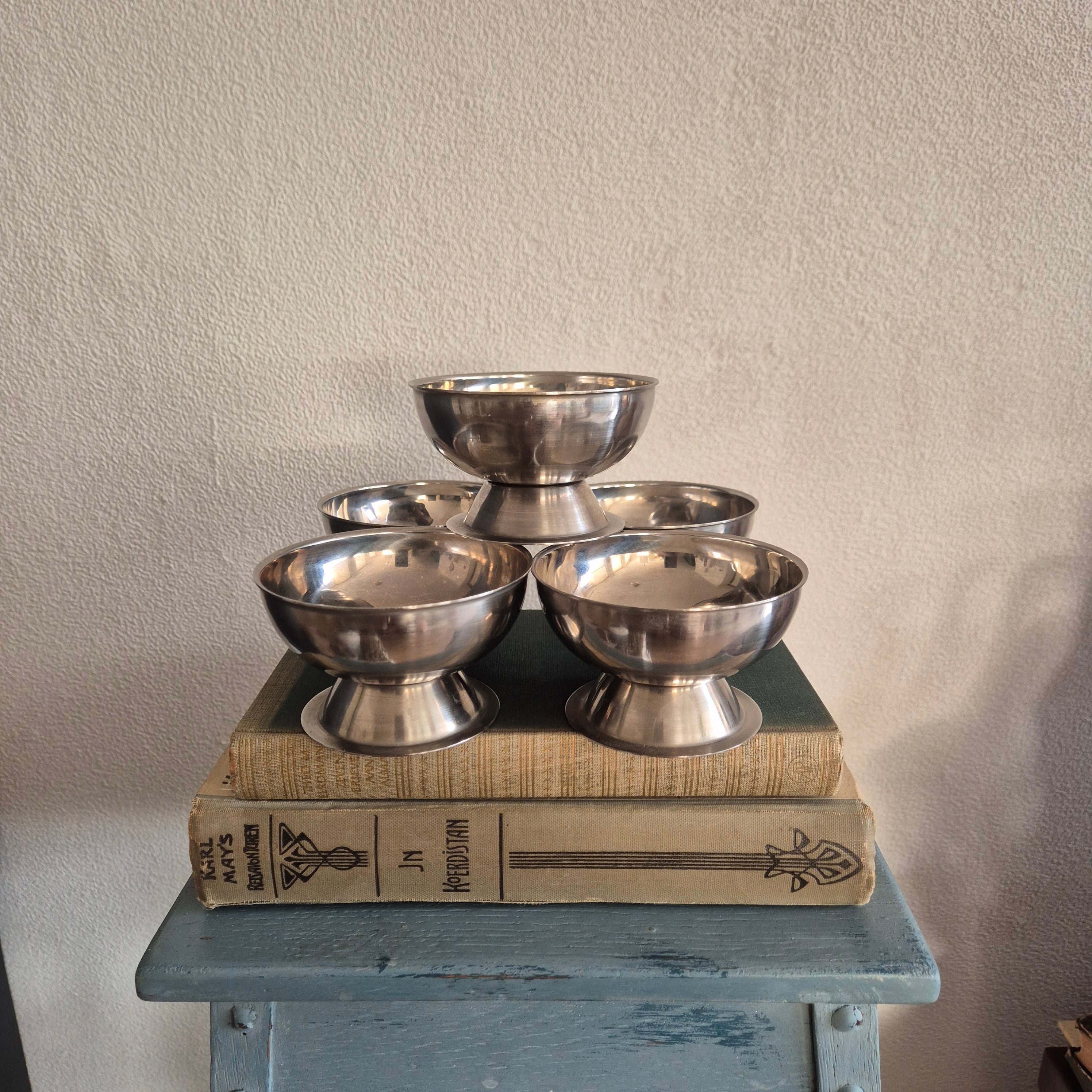 Vintage stainless steel ijscoupes