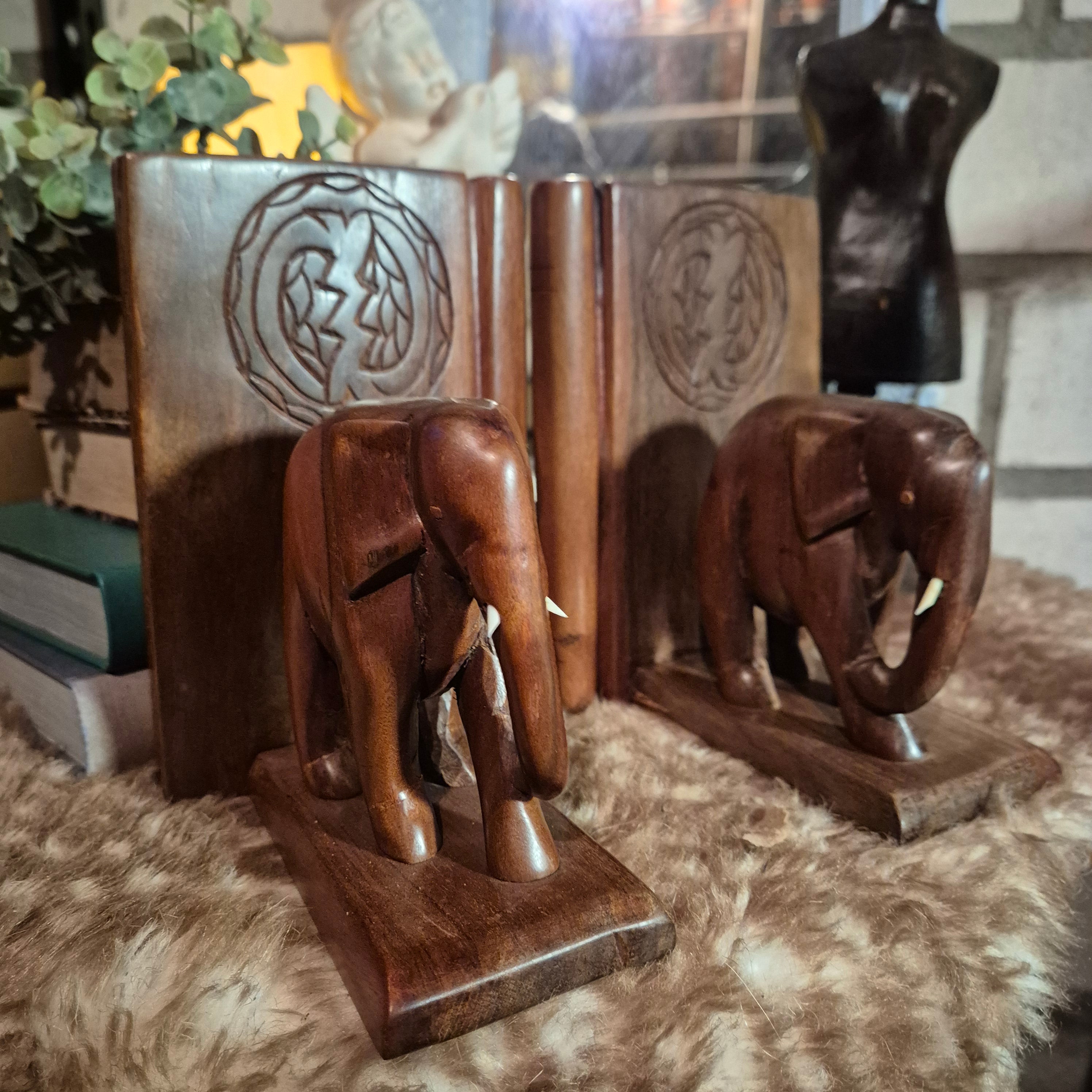 Houten boekensteunen olifant