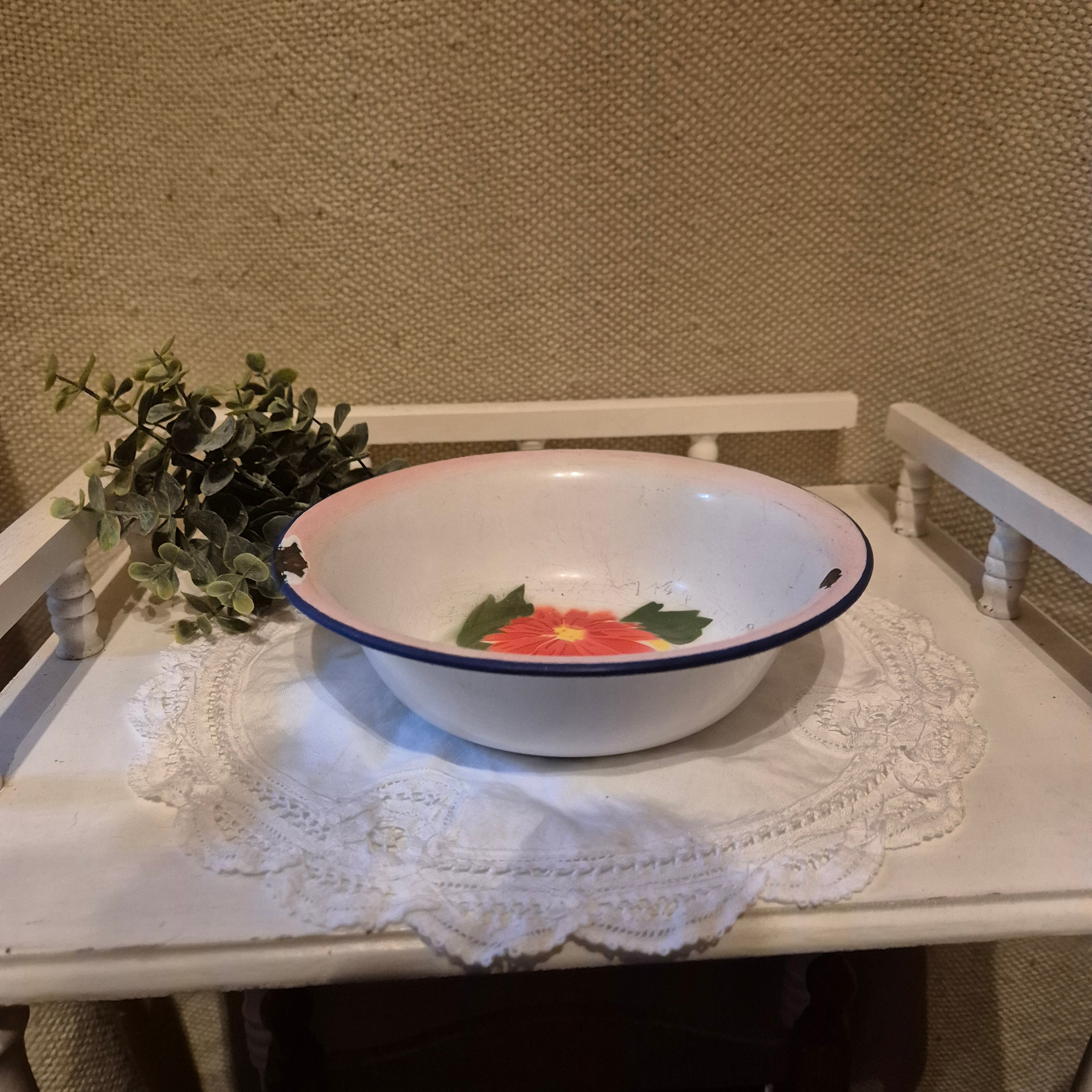 Vintage emaile kommetje