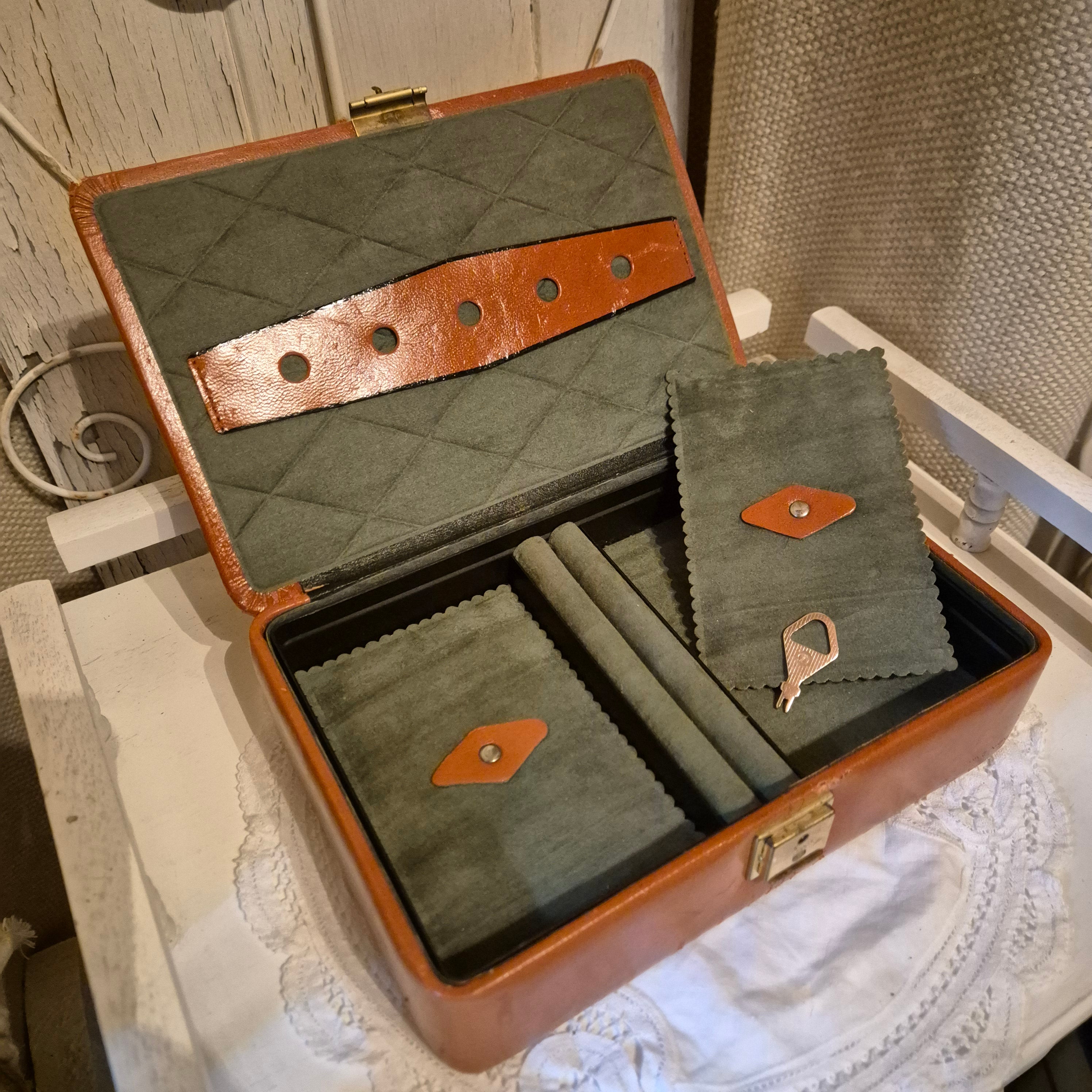 Vintage lederen sieraden doosje