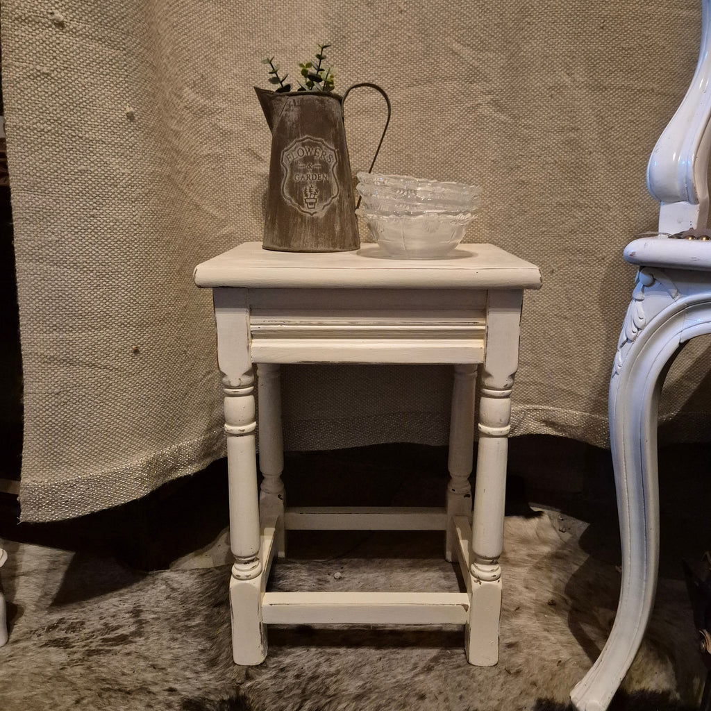 Brocante bijzettafeltje