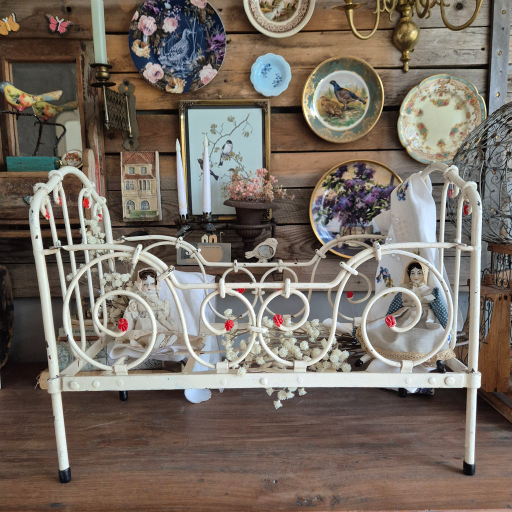 Antieke poppenbedje brocante