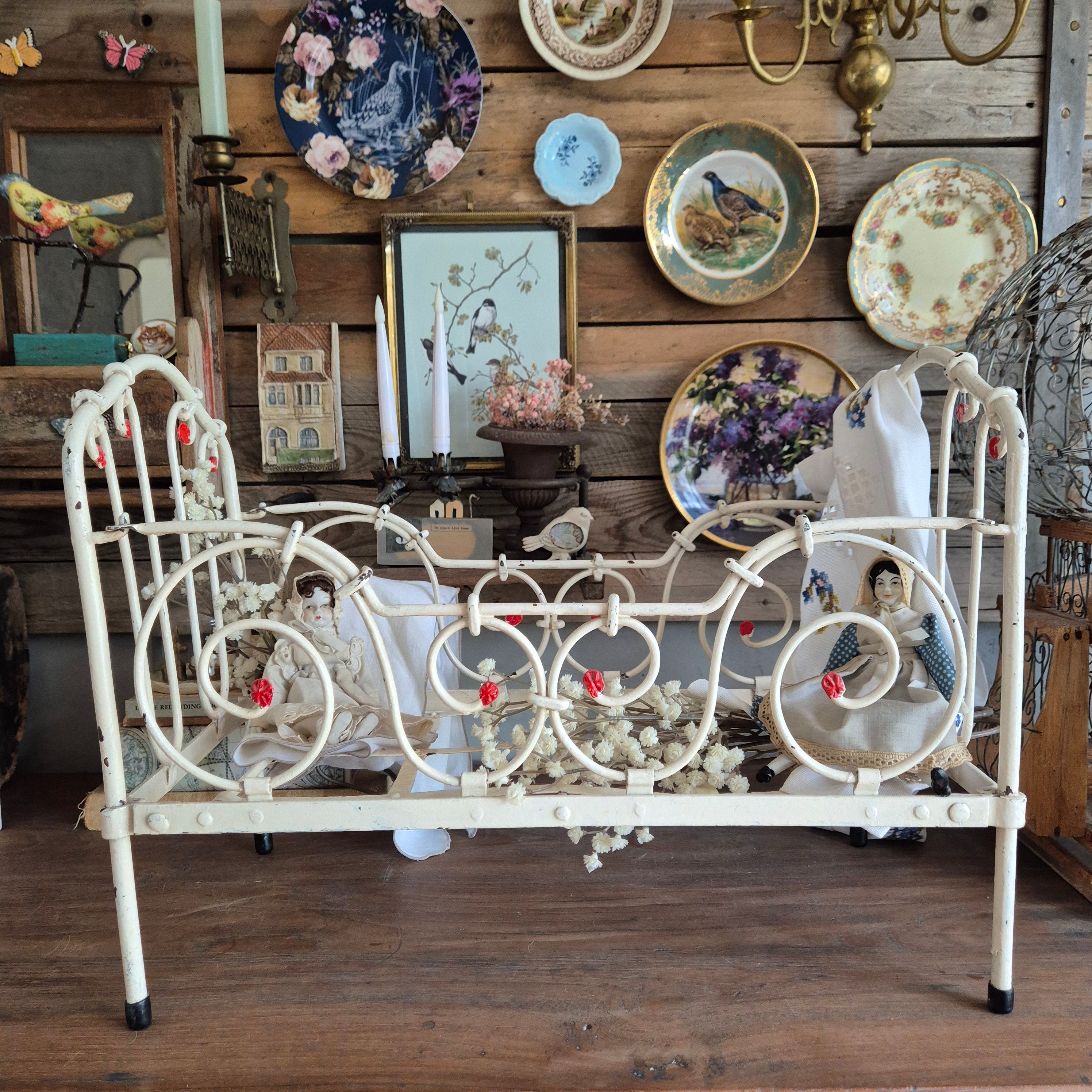 Antieke poppenbedje brocante