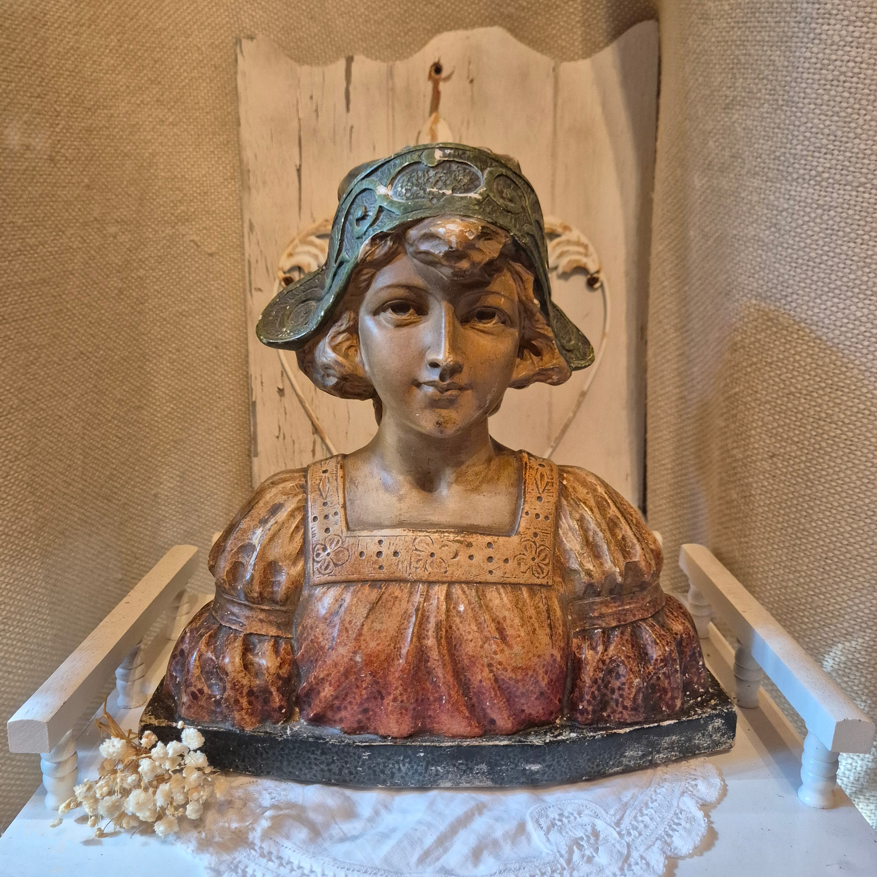 Vintage gipsen Buste vrouw met kapje