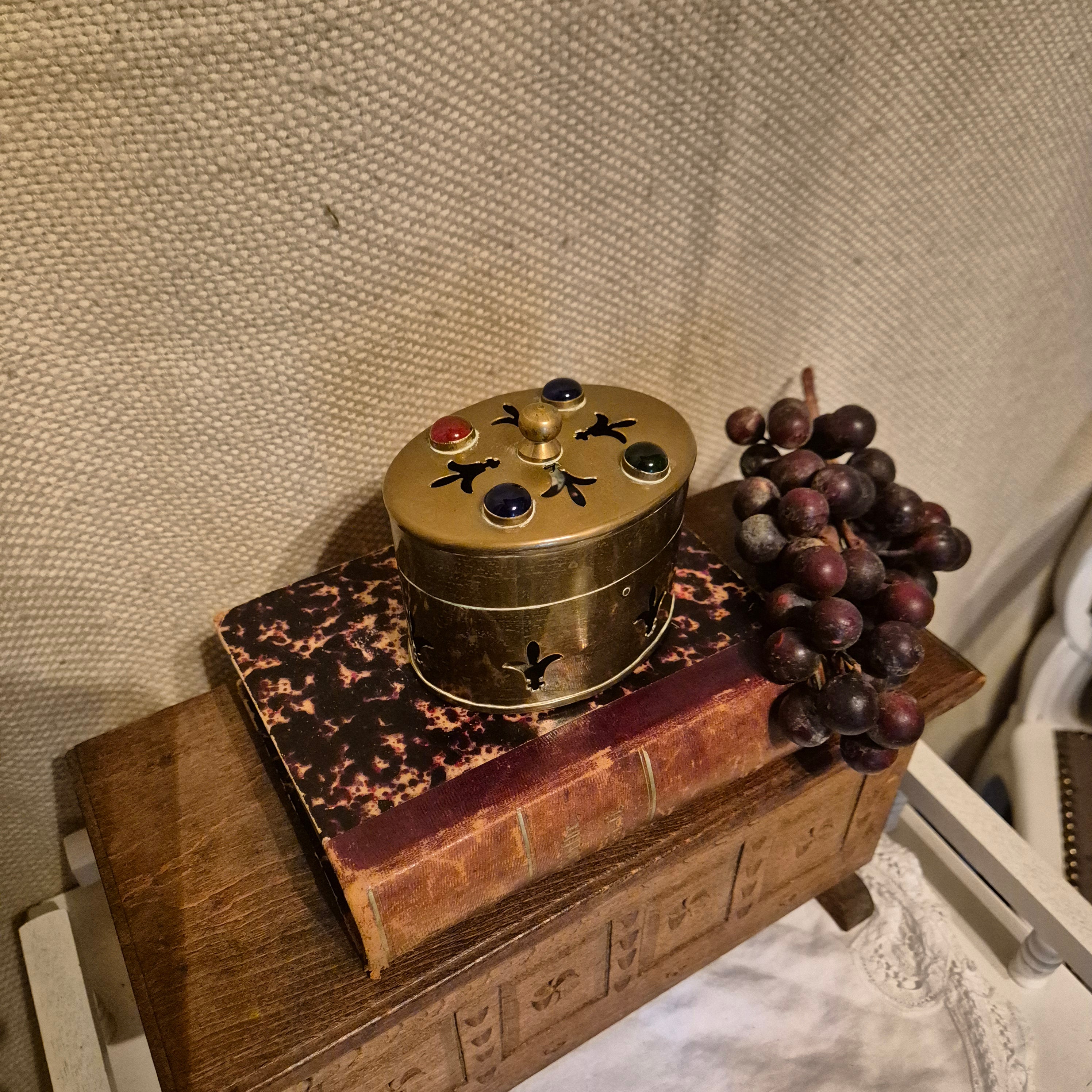 Vintage snuisterijen doosje of wierookbrander