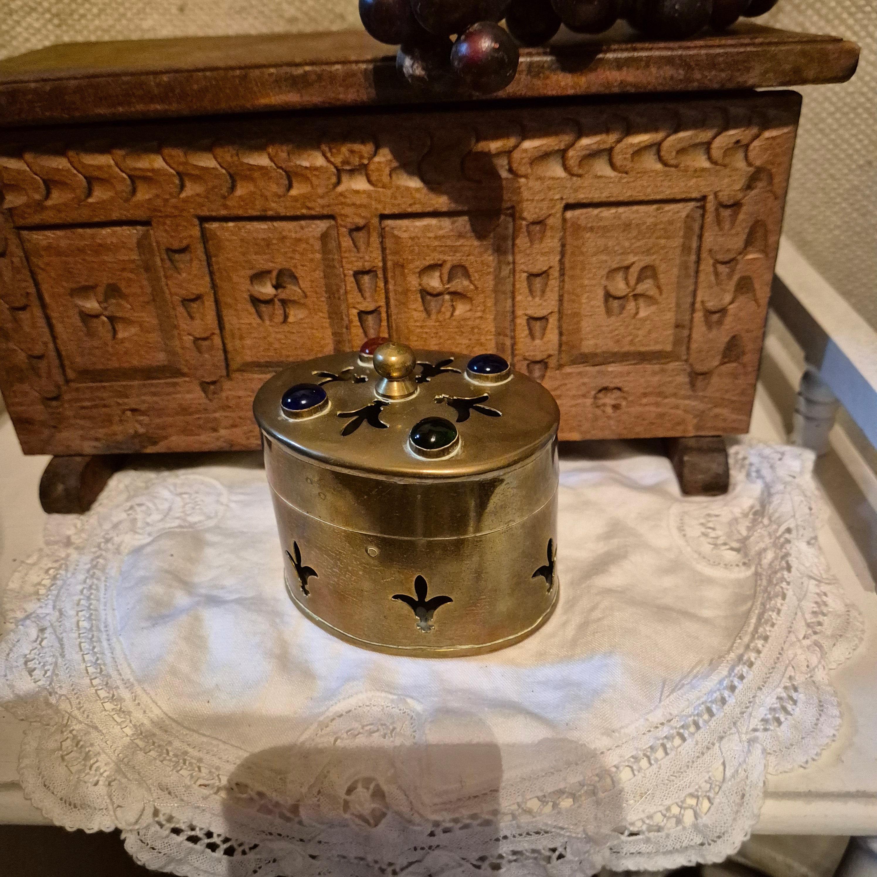 Vintage snuisterijen doosje of wierookbrander