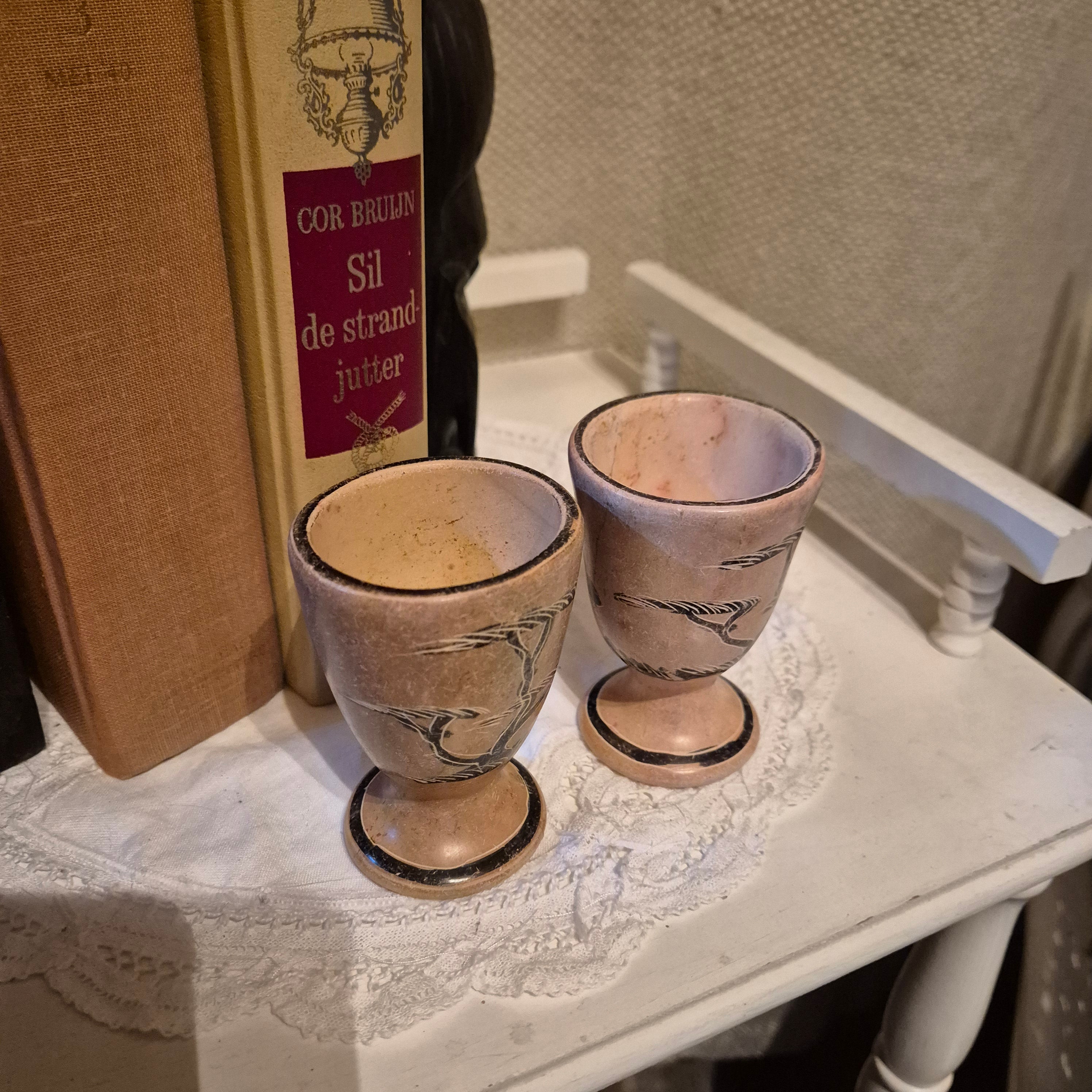 Vintage Afrikaanse speksteen eierdoppen