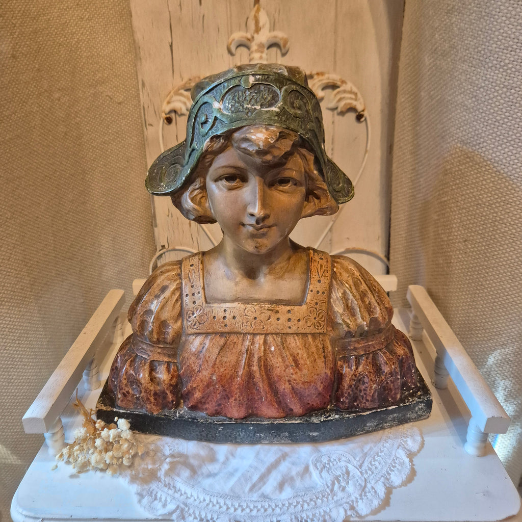 Vintage gipsen Buste vrouw met kapje