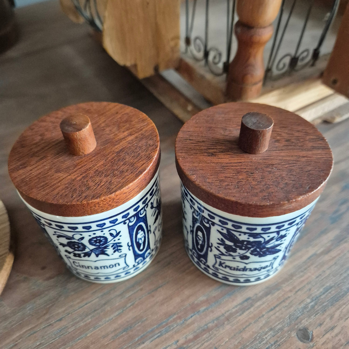 Set van twee vintage kruidenpotjes Delfst Blauw