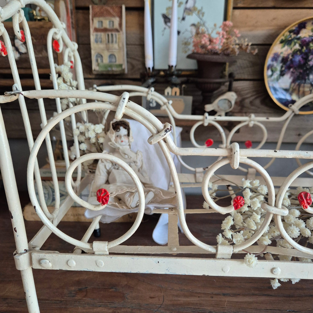 Antieke poppenbedje brocante