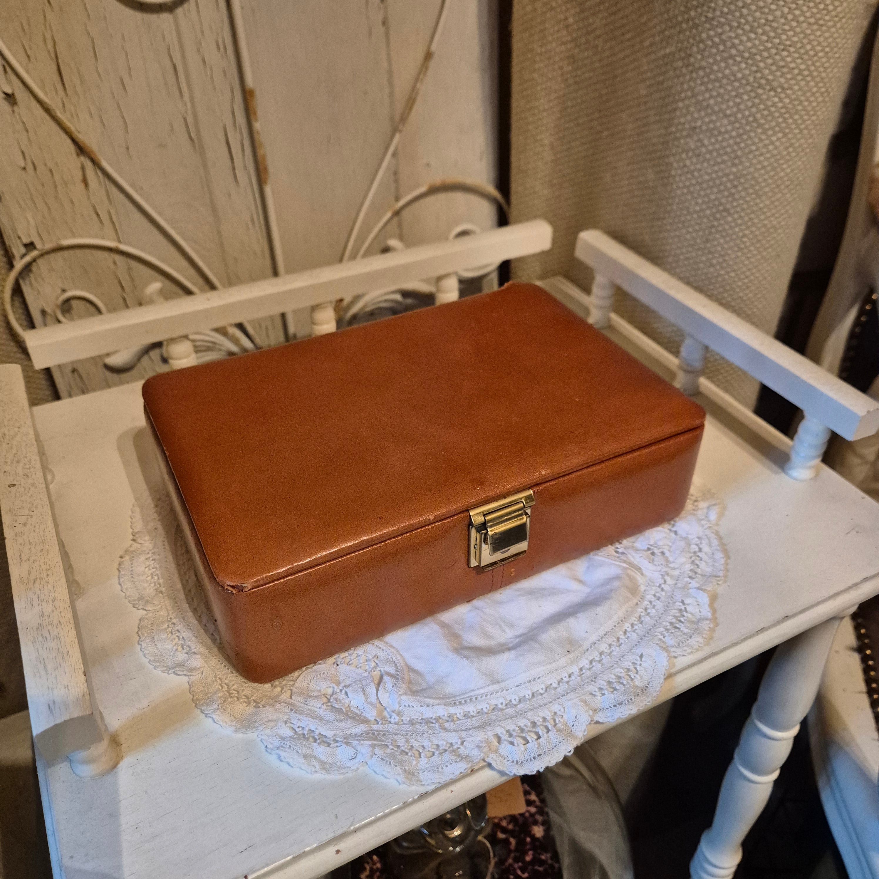 Vintage lederen sieraden doosje