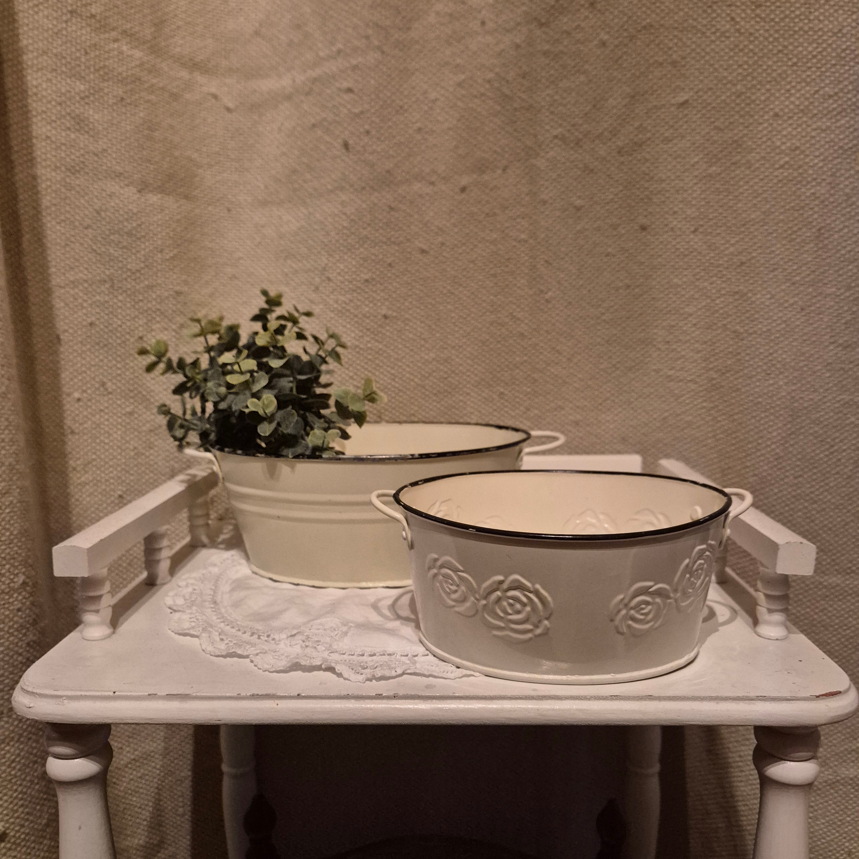 Brocante emaile plantenbakjes